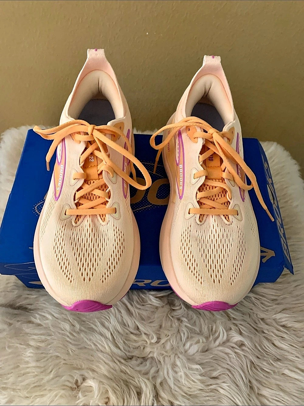 Brooks Glycerin 22 GTS Women's Athletic Shoes US 8.5 B Like New